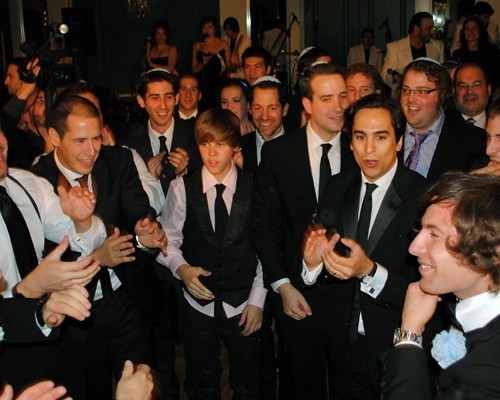 Dan-Kanter-s-wedding-Toronto-October-3-2010-justin-bieber-16023329-500-400 - JuStIn BiEbEr