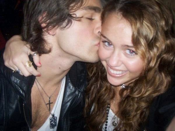 miley-cyrus-and-justin-gaston-kissi