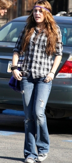 miley-cyrus-and-marc-jacobs-glitter-studs-ooc-shoulder-bag-gallery