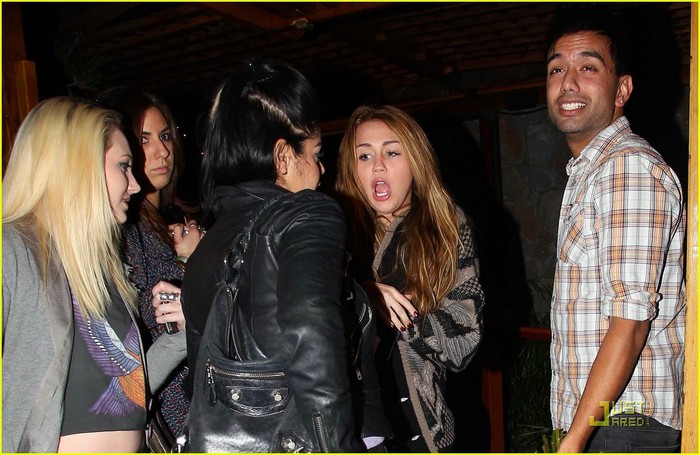 miley-cyrus-mike-posner-dating-not-04