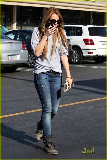 miley-cyrus-panera-bread-07