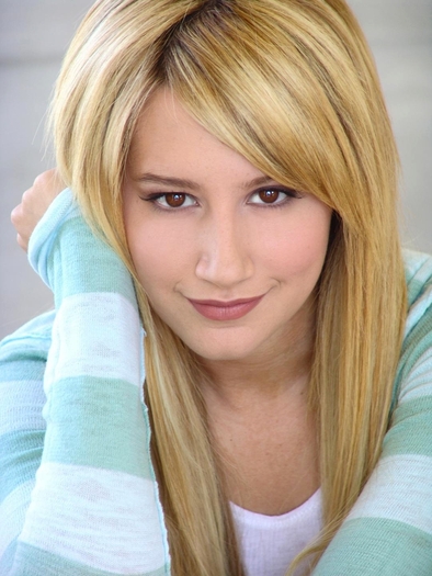 ashley-tisdale-385832l