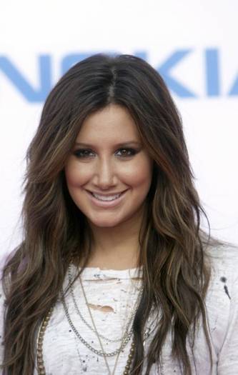 JPGZHGANKGUPDKRIXKN - PoZe AsHlEy TiSdAlE