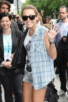  - x Arriving At Her Hotel In France 2010