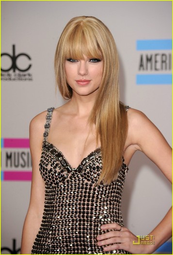taylor-swift-2010-amas-01