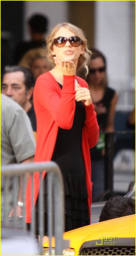 taylor-swift-taxi-cab-04