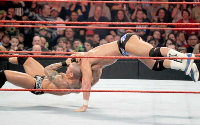 randy-orton-cand-execut-rko-ul-e-o-explozie-de-adrenalina-in-mine_1_size1 - randy orton RKO