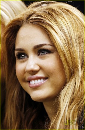 mileycyrusundercovermeg (2)