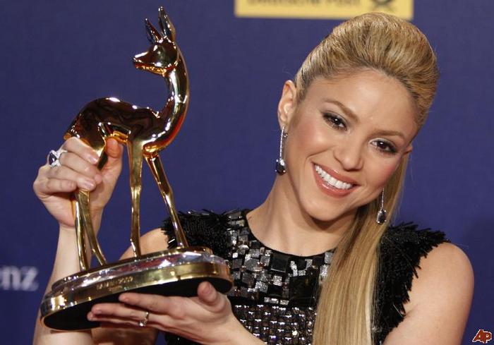 shakira-2009-11-26-17-10-35