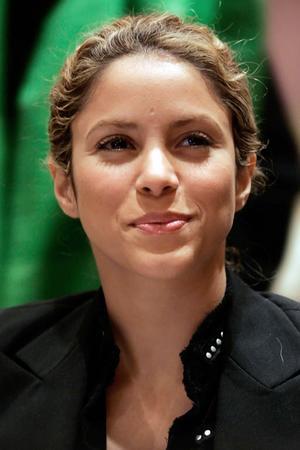 shakira_narrowweb__300x450,0