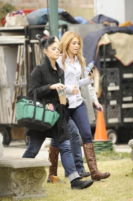  - x Arriving On The Set 15th December 2010