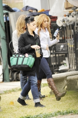  - x Arriving On The Set 15th December 2010