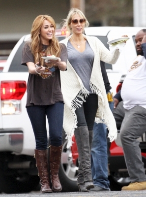  - x Hanging Out On The Set With Tish 15th December 2010