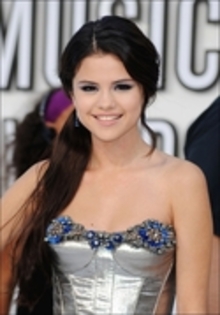 25986312_ZZVQIBRNX - Selena Gomez