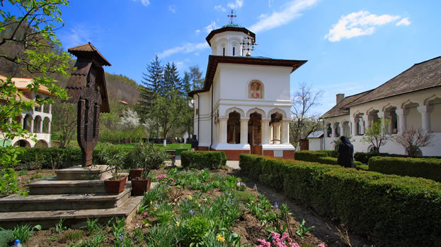 Manastirea Surpatele - Valcea - Biserici si Manastiri din Romania