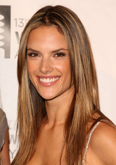 Alessandra+Ambrosio+Makeup+False+Eyelashes+jcWrodBa3mZl