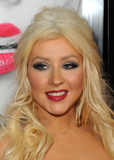 Christina+Aguilera+Makeup+Red+Lipstick+El-M2GrD1pBl