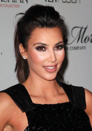 Kim+Kardashian+Makeup+False+Eyelashes+ST0DhBBOxTQl - Make up-actress