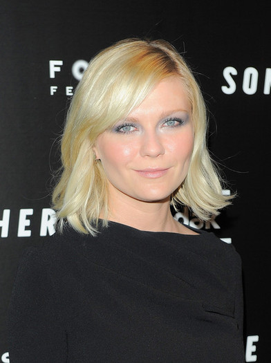 Kirsten+Dunst+Makeup+Metallic+Eyeshadow+-9bOl4sNlg2l - Make up-actress