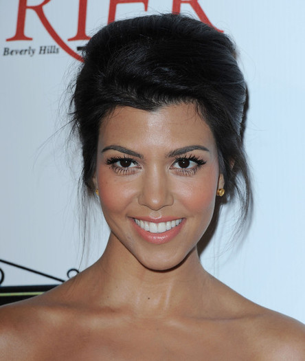 Kourtney+Kardashian+Makeup+False+Eyelashes+LKdMzMhJgAul - Make up-actress