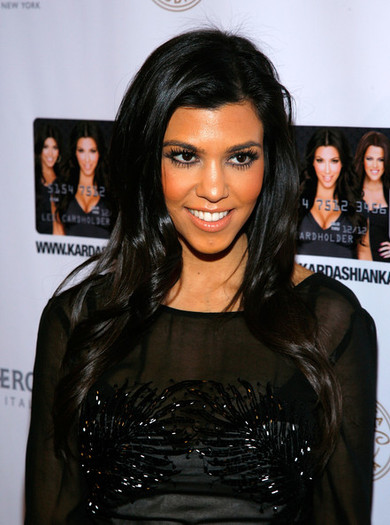 Kourtney+Kardashian+Makeup+False+Eyelashes+zUAV-VUm7U2l - Make up-actress