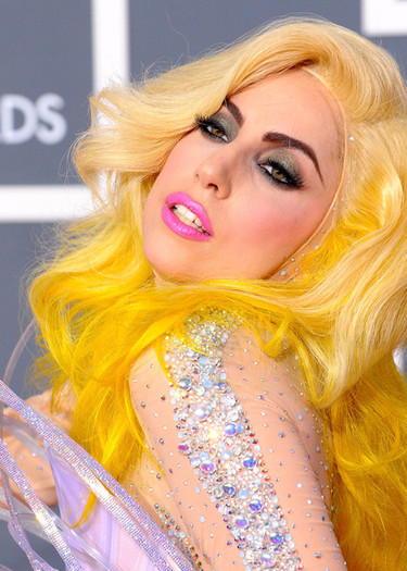 Lady+Gaga+Makeup+Pink+Lipstick+wc_9YbYCFCbl