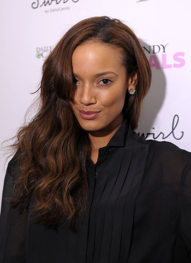 Selita+Ebanks+Makeup+Nude+Lipstick+tHH9ZA2FC-Kl