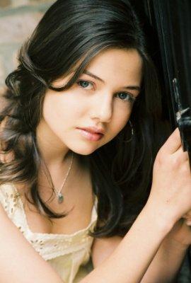 Danielle-Campbell-1272241082 - poze