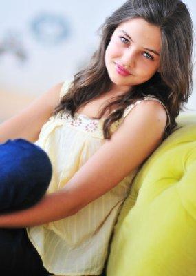 Danielle-Campbell-1272241382 - poze