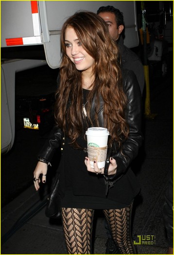 miley-cyrus-sex-city-2-scenes-04 - poze
