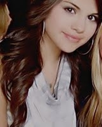 selena-cutie-selena-gomez-13597588-336-420[1]