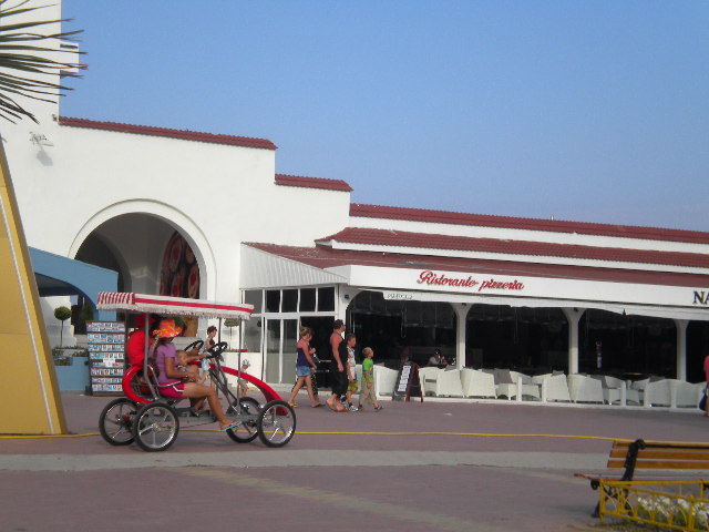 bicicleta pe 4 roti - de peste tot