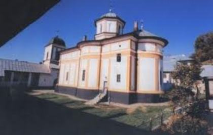 Manastirea Frasinei 2 - Biserici si Manastiri din Romania