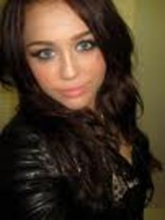 miley minunata - Miley Cyrus