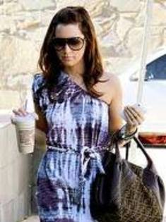 imagesCAP7GA78 - ashley