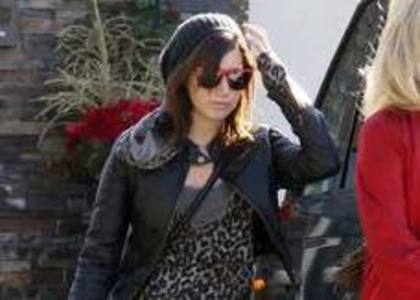 imagesCAH371FC - ashley