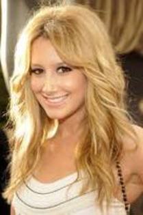 imagesCA1NOOHE - ashley