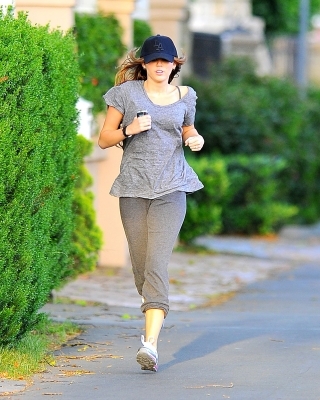  - x Taking an early morning jog in Toluca Lake - 01th April 2010