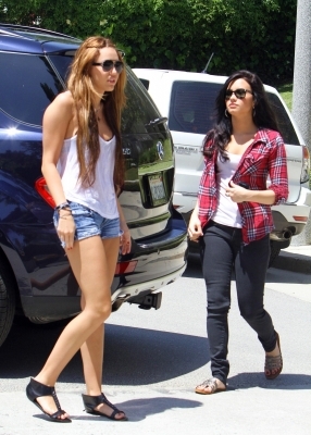 - x Hanging out with Demi Lovato in Beverly Hills - 25th April 2010