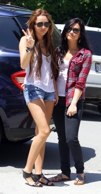  - x Hanging out with Demi Lovato in Beverly Hills - 25th April 2010