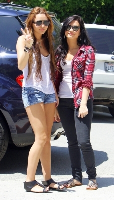  - x Hanging out with Demi Lovato in Beverly Hills - 25th April 2010