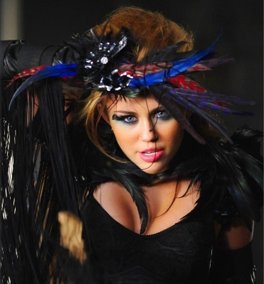  - x Music Videos - Cant Be Tamed - 2010