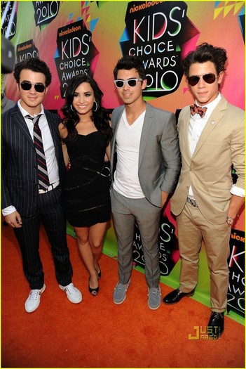 Joe-Jonas-Demi-Lovato-Kids-Choice-Awards-2010-joe-jonas-11135815-816-1222