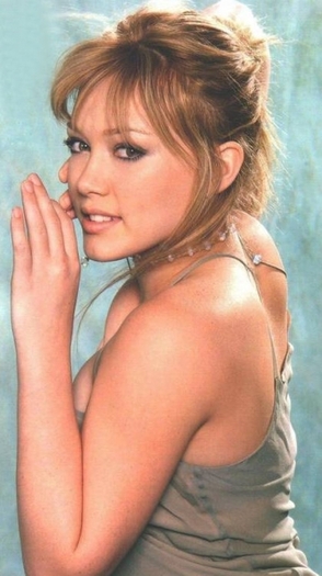 Hilary Duff (32)