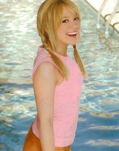 Hilary Duff (33)