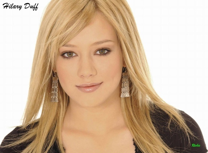 Hilary Duff (71)