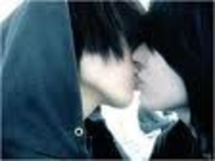 7809 - emo kisssssssss