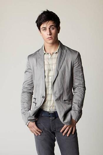 David Henrie (17)