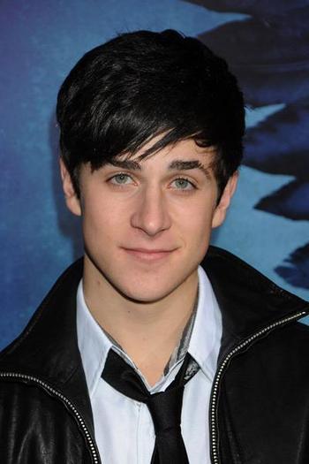 David Henrie (31) - David Henrie