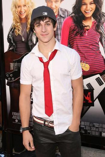 David Henrie (32) - David Henrie